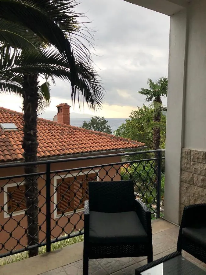Apartment Nika Laurana